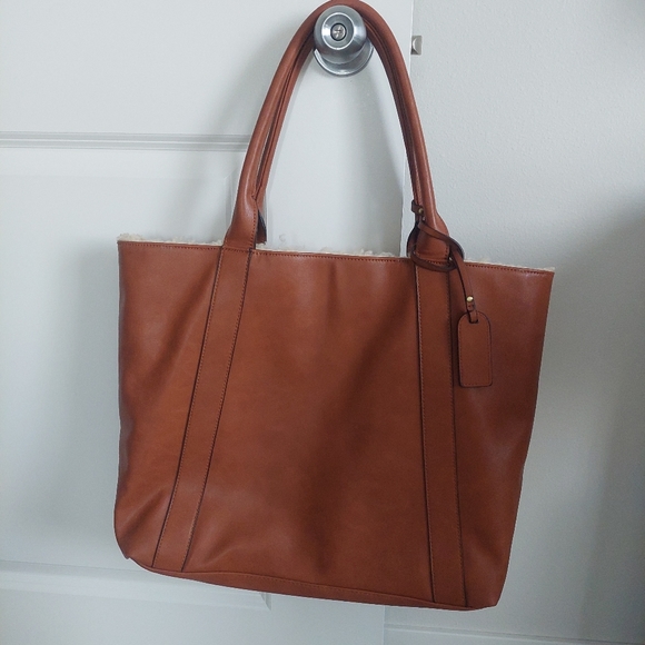 Sole Society Tote w/ wristlet - Picture 2 of 4